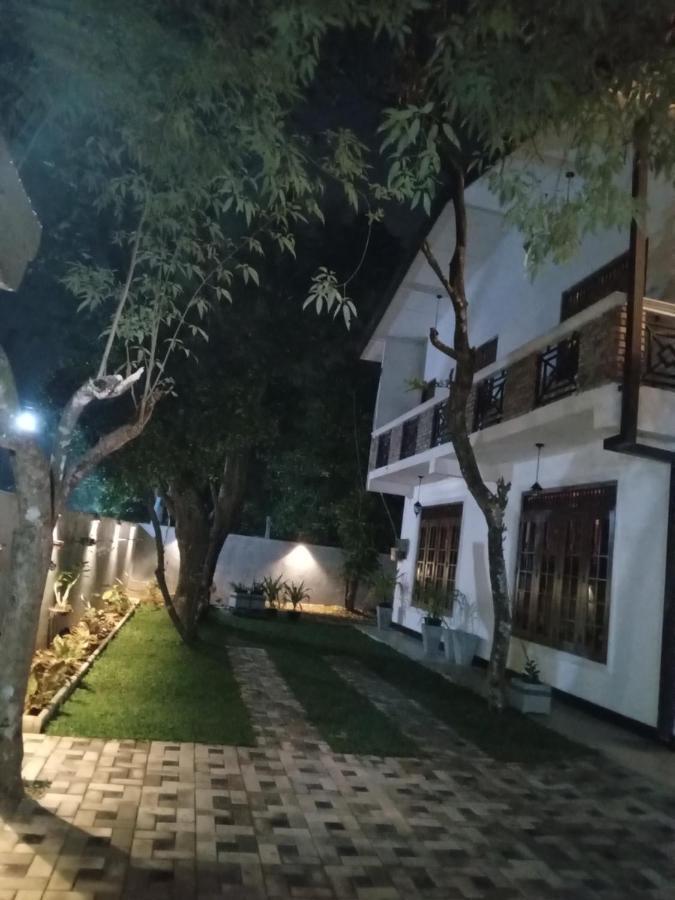 Sky Bloom Panzió Homagama Kültér fotó
